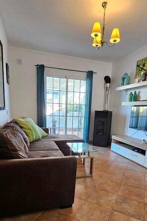 TV - Casa bem-vindo by Interhome (Moncarapacho/Olhão)