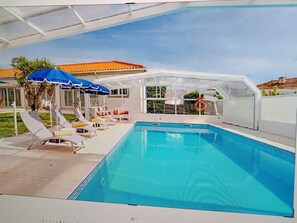 Et oppvarmet basseng