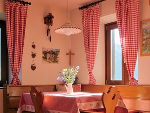 Dining - Maso Tòttn by Interhome (Frassilongo)