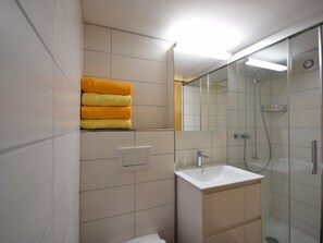 A modern bathroom with a sink, mirror, and shower. - Studio bim Chilchli by Interhome (Lauterbrunnen)