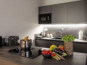 Kühlschrank, Mikrowelle, Ofen, Geschirrspüler