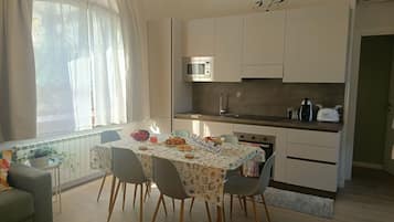 Réfrigérateur, micro-ondes, four, lave-vaisselle