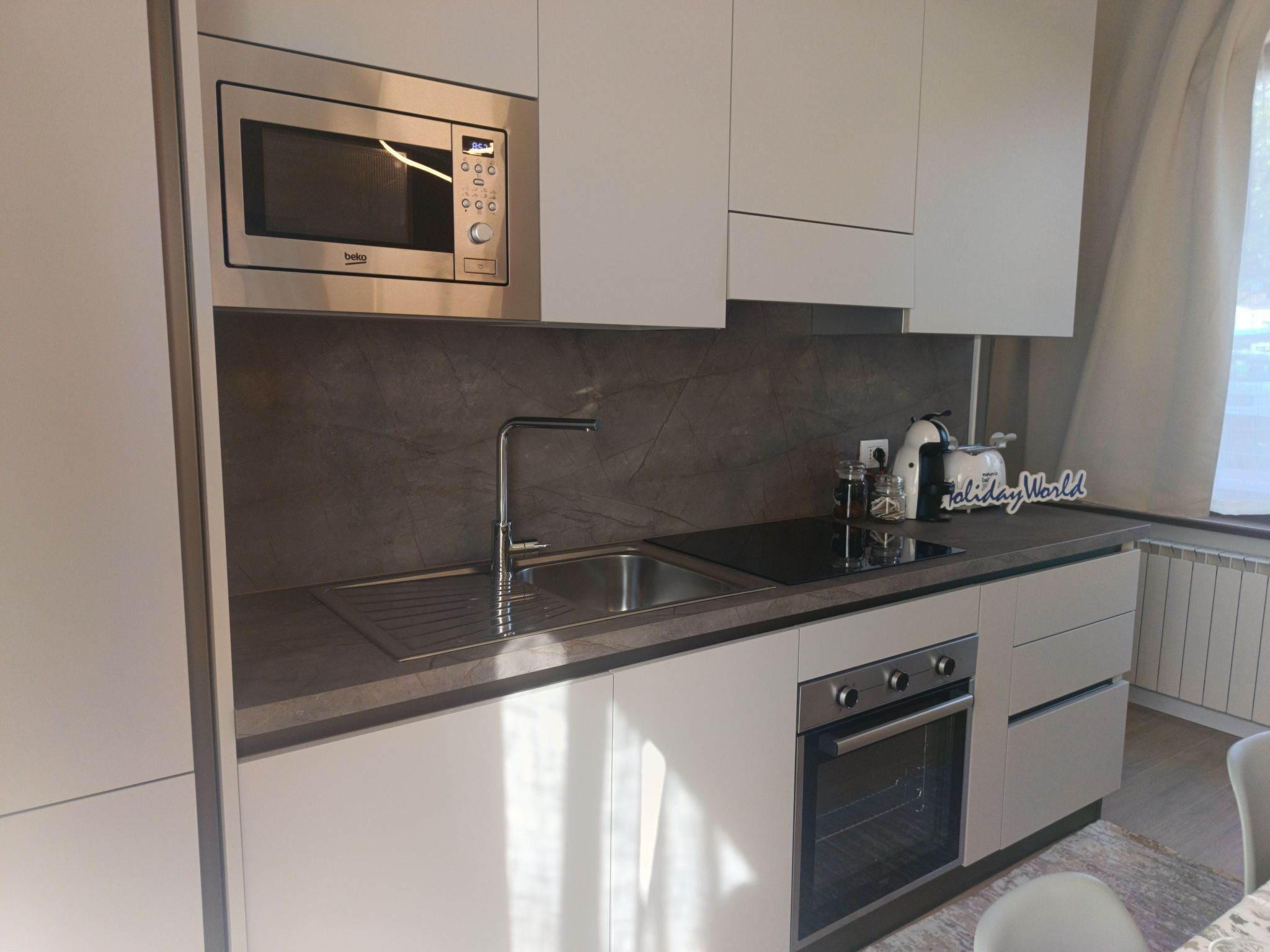 Frigorifero, microonde, forno, lavastoviglie