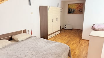 Bügeleisen/Bügelbrett, kostenloses WLAN, Bettwäsche