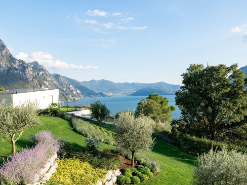 Studio-Apartment mit Balkon mit Seeblick und Zugang zum Garten by Interhome