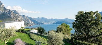 Studio-Apartment mit Balkon mit Seeblick und Zugang zum Garten by Interhome