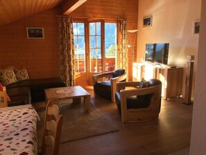 TV, fireplace - Chäs-Gruebi Wohnung Hase, 3. Stock by Interhome (Lauterbrunnen)