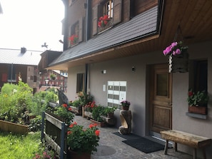 Exterior - Chäs-Gruebi Wohnung Hase, 3. Stock by Interhome (Lauterbrunnen)