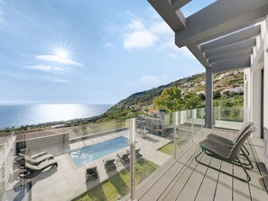A heated pool - Ferienvilla 'Coco Tangalla' by Interhome (Arco da Calheta)