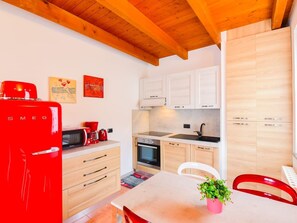 Frigorifero, microonde, forno, lavastoviglie