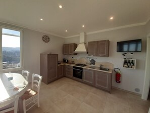 Fridge, microwave, oven, cookware/dishes/utensils - Wohnung mit schönem Blick auf den Golf von Dianese by Interhome (Diano Castello)
