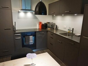 Kühlschrank, Mikrowelle, Ofen, Geschirrspüler