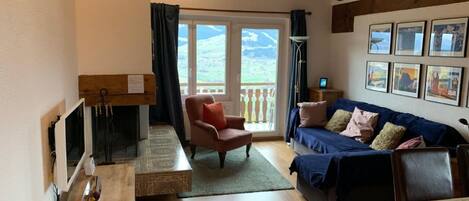 TV, fireplace, DVD player