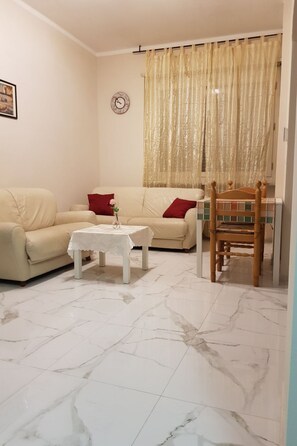 TV - Inalpi arena Wohnung mit Gemeinschaftspool by Interhome (Lingotto)