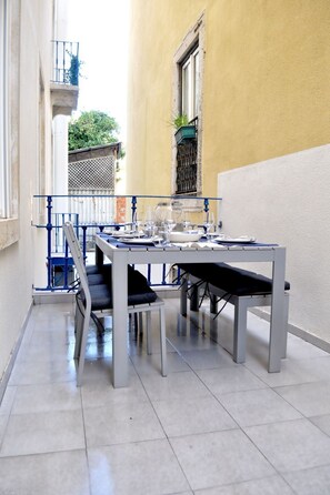 Outdoor dining - Intendente-Terrasse by Interhome (Lisbon)