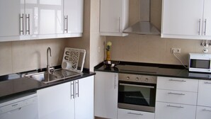Frigorifero, microonde, forno, lavastoviglie