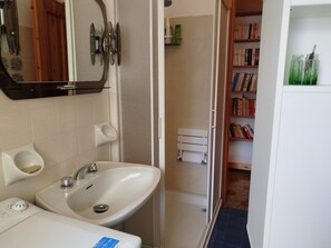 Bathroom - Casa le Ramine by Holiday World by Interhome (Entracque)