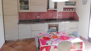 Fridge, microwave, oven, cookware/dishes/utensils - mit Wasserblick by Interhome (Budoni)