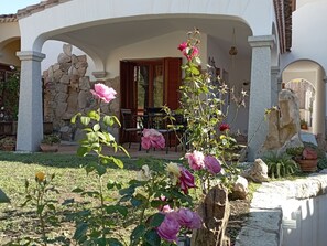Outdoor dining - Haus Le Rose by Interhome (Budoni)
