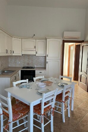 Dining - 400 Meter vom Meer entfernt by Interhome (Budoni)