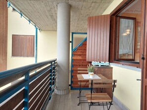 Outdoor dining - Wohnung 'Casa Nevosa' mit Balkon by Interhome (Artesina)
