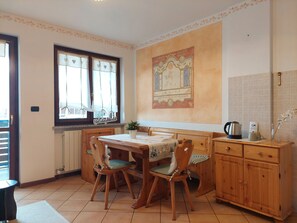 Dining - Wohnung 'Casa Nevosa' mit Balkon by Interhome (Artesina)