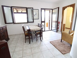 Dining - Villa Bellavista Ferienhaus by Interhome (Budoni)