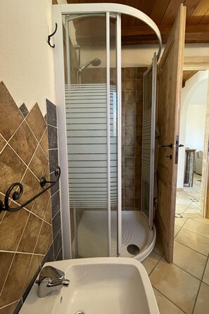 Bathroom - 1 Kilometer vom Strand entfernt by Interhome (Agrustos)