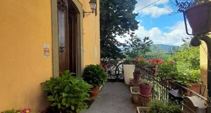 Wohnung mit zauberhaftem Blick auf das Schloss by Interhome