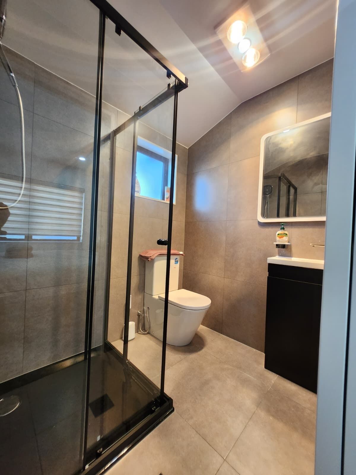 Bruser, hårtørrer, håndklæder, Sæbe