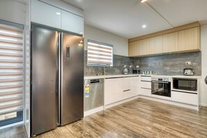 Private kitchen - Boutique Hillside Heaven near AKLD Airport (Papatoetoe Auckland)