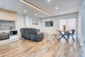 Interior - Boutique Hillside Heaven near AKLD Airport (Papatoetoe Auckland)