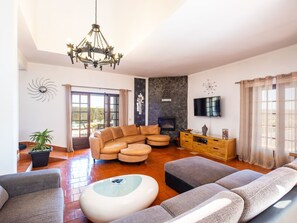 Fireplace, DVD player - Villa "Barrancos" mit Jacuzzi by Interhome (Guia)