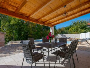 Outdoor dining - Haus in Grubine mit Außenpool by Interhome (Kamenmost)
