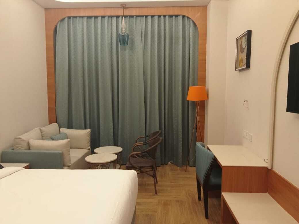 Desk, iron/ironing board, free WiFi