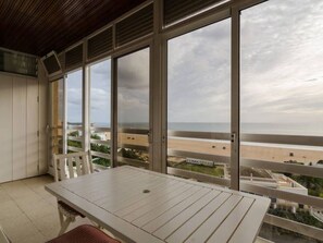 Dining - Wohnung "Girafa" mit Blick auf das Wasser by Interhome (Portimão)