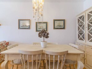 Dining - Wohnung "Girafa" mit Blick auf das Wasser by Interhome (Portimão)