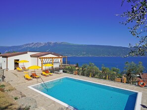 Pool - Anwesen "Dany" mit Blick aufs Wasser by Interhome (Bogliaco)