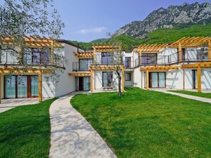 Exterior - Anwesen "Dany" mit Blick aufs Wasser by Interhome (Bogliaco)