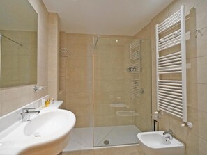 Towels - Anwesen "Dany" mit Blick aufs Wasser by Interhome (Bogliaco)