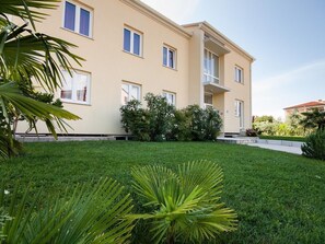 Property grounds - mit privatem Garten und Terrasse by Interhome (Umag/Juricani)