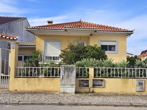 Exterior - Haus Roda - Ferienwohnung in Praia Areia Branca by Interhome (Atalaia)