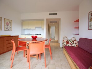 Dining - 3 Zimmer Appartement by Interhome (Caorle)