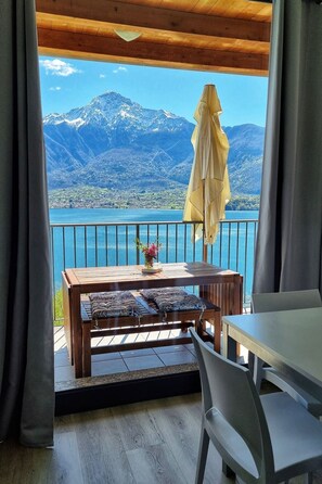 Outdoor dining - Wohnung mit Privatparkplatz und schöner Aussicht by Interhome (Vercana)