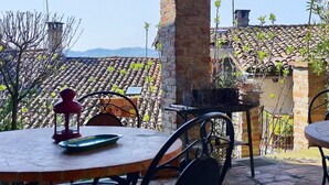 Outdoor dining - Wohnung in Brusasco mit Garten, Terrasse und Grill by Interhome (Cavagnolo)