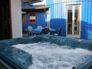Outdoor dining - Leuchtturm mit Sauna und Whirlpool by Interhome (Marienhafe)