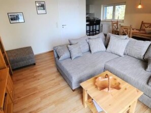 Living area - Charmante Ferienwohnung in Neukloster mit Terras by Interhome (Neukloster)