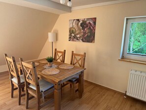 Dining - Charmante Ferienwohnung in Neukloster mit Terras by Interhome (Neukloster)