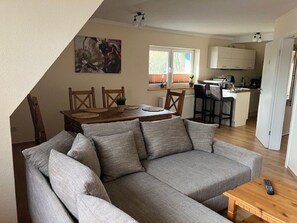 Living area - Charmante Ferienwohnung in Neukloster mit Terras by Interhome (Neukloster)
