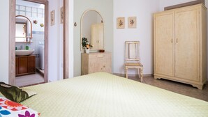 Room - Wohnung 'Casa Sale' mit Bergblick by Interhome (Agrustos)